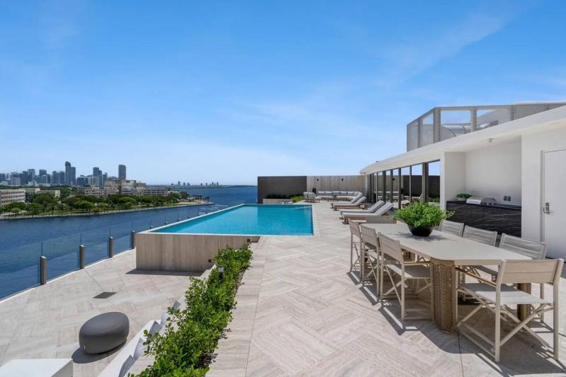 Penthouse 4 beds with private pool - image 14