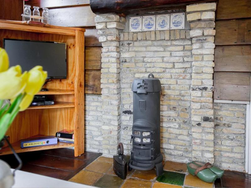 Cosy suite in village of Callanstoog - image 8