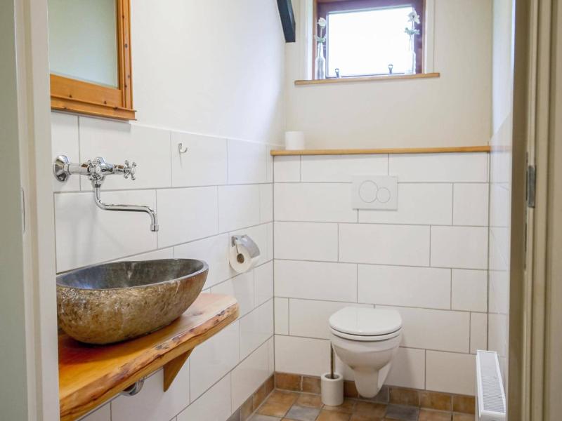 Cosy suite in village of Callanstoog - image 22