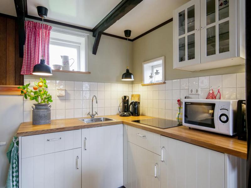 Cosy suite in village of Callanstoog - image 17