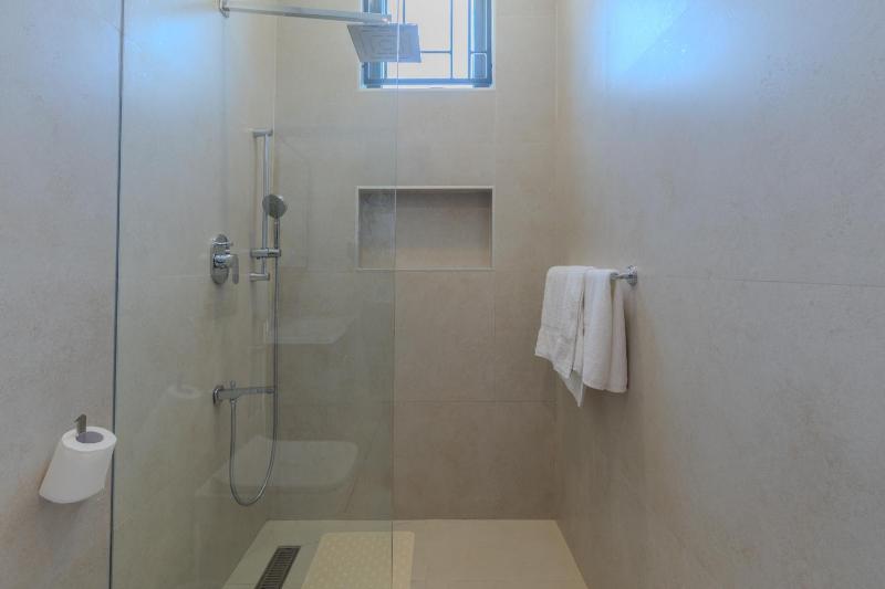 Private Villa with a Pool AC Solar power and Starlink Internet - image 4