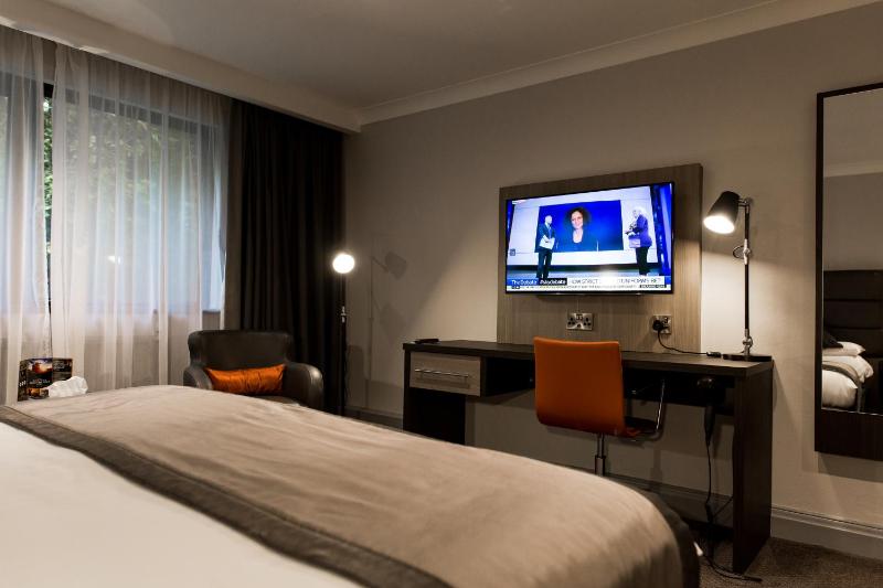 Standard Family Room with King Bed and Single Bed image 4