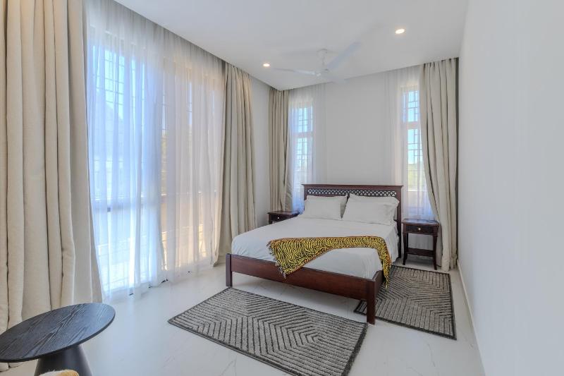 Private Villa with a Pool AC Solar power and Starlink Internet - image 2