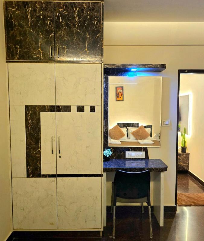 Purple Door - Luxurious 1 BHK - image 12