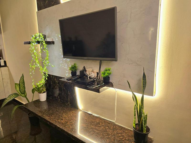 Purple Door - Luxurious 1 BHK - image 34