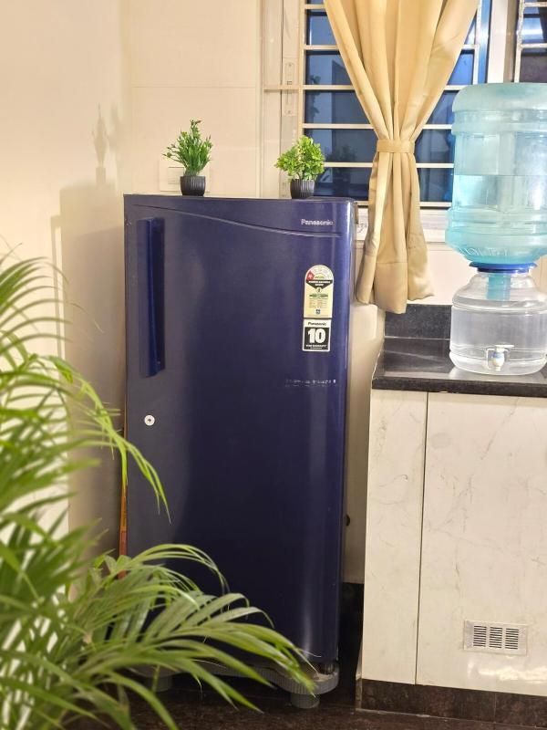 Purple Door: Luxurious AC 1 BHK | Couple Friendly - image 17