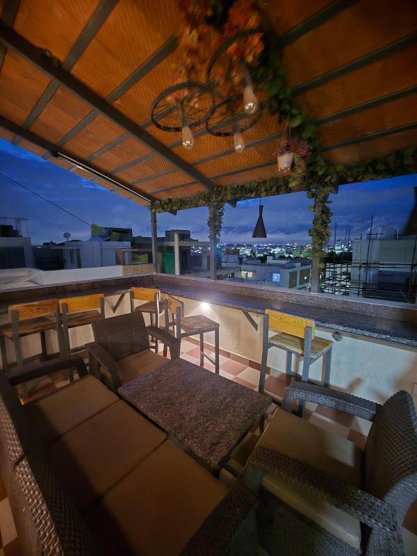 Purple Door: Luxurious AC 1 BHK | Couple Friendly - image 21