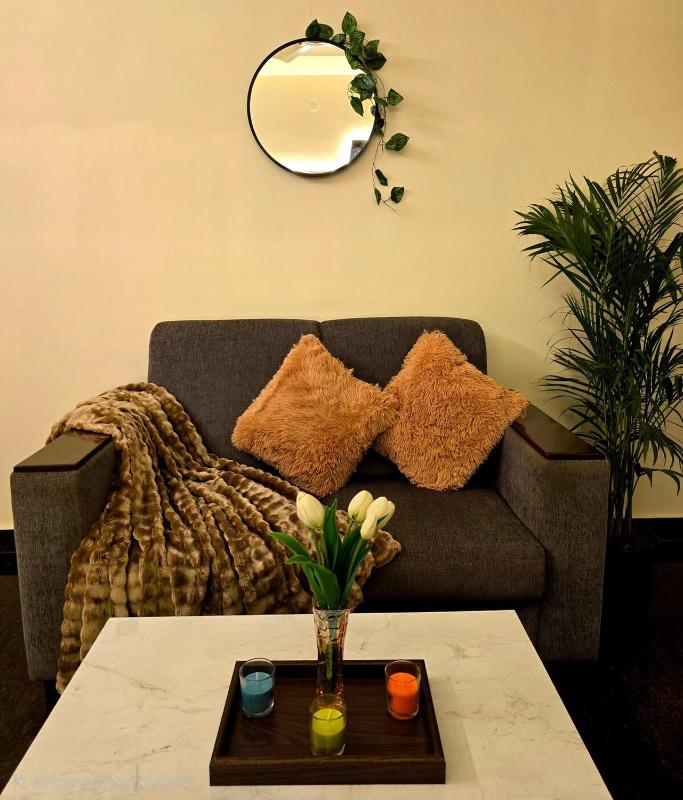 Purple Door - Luxurious 1 BHK - image 5