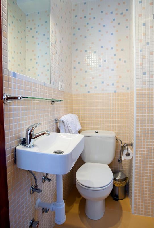 Standard Double or Twin Room with Balcony image 2