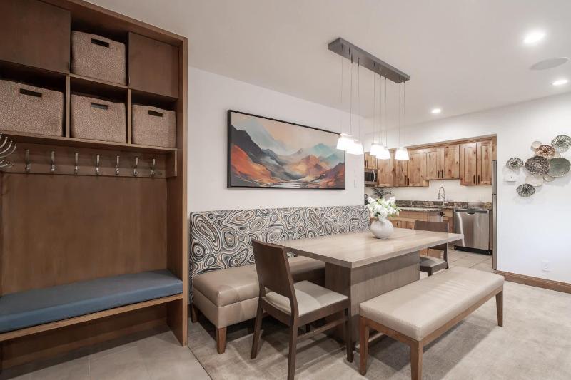 New Listing 3 BR 3 BA Aspen Condo near Gondola - image 41