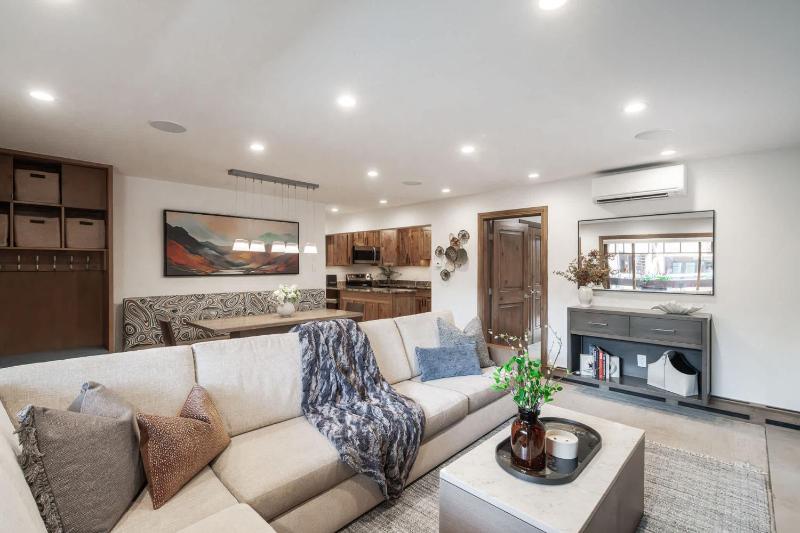 New Listing 3 BR 3 BA Aspen Condo near Gondola - image 46
