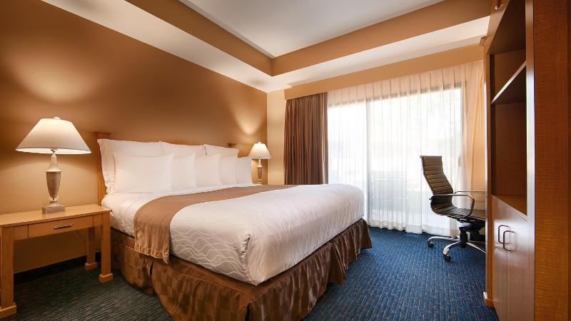 King Suite - Non-Smoking image 2