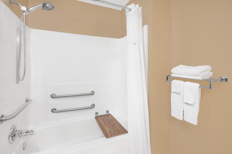 Queen Room - Disability Access - Non-Smoking image 3