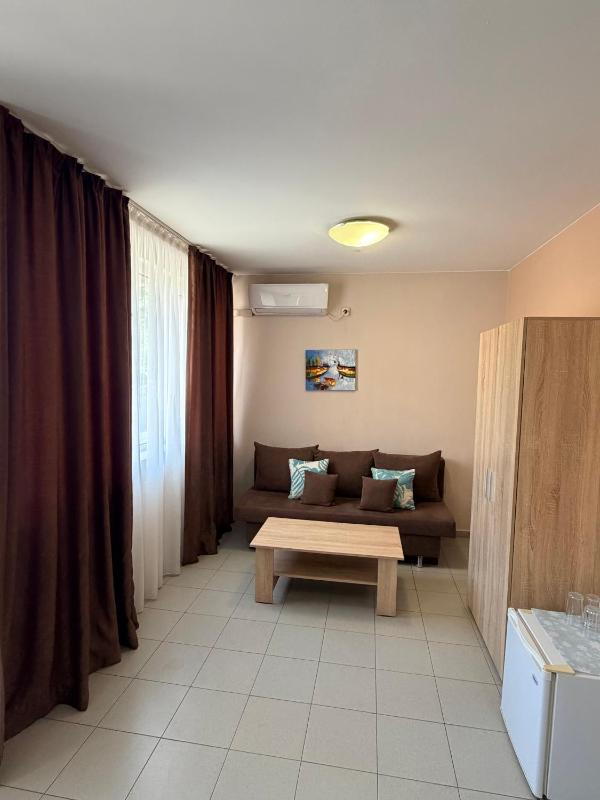 Top Center House - image 11