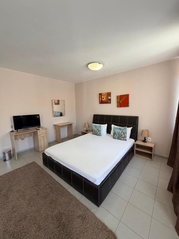 Top Center House - image 4