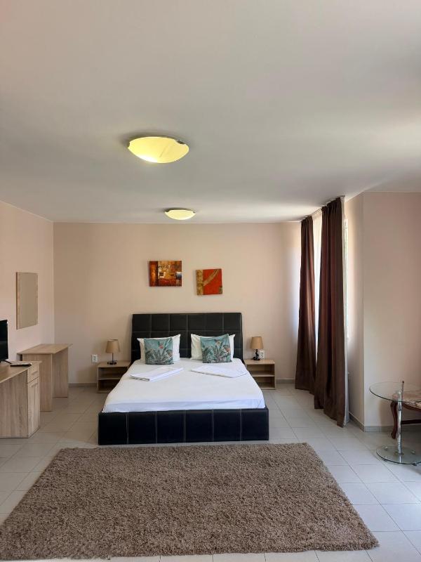 Top Center House - image 5