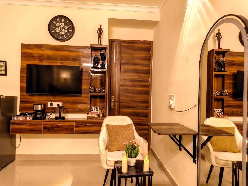 skyNest stays couple friendly near cyber hub and galleria - image 1