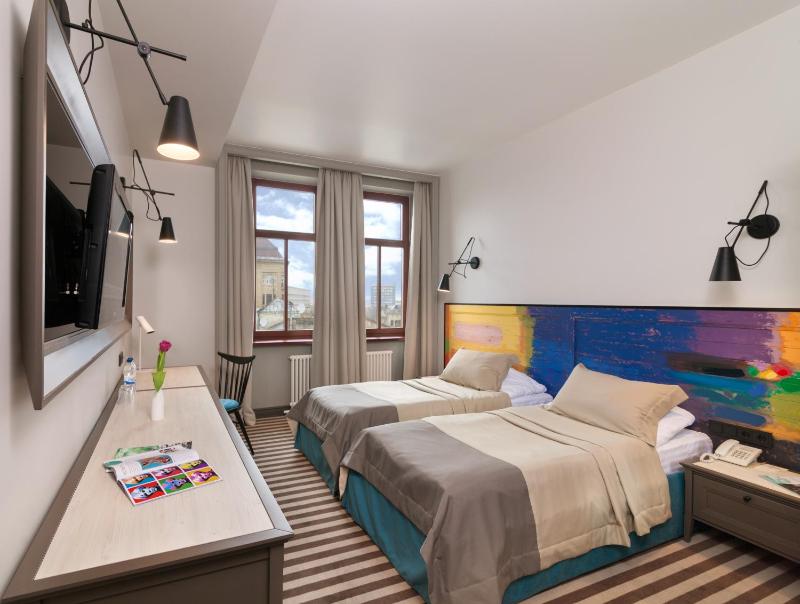Twin Room image 3