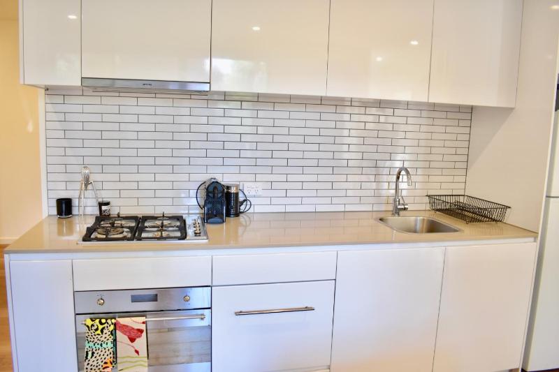 Charming 2 Bedroom Apartment In Richmond Close to MCG - image 7