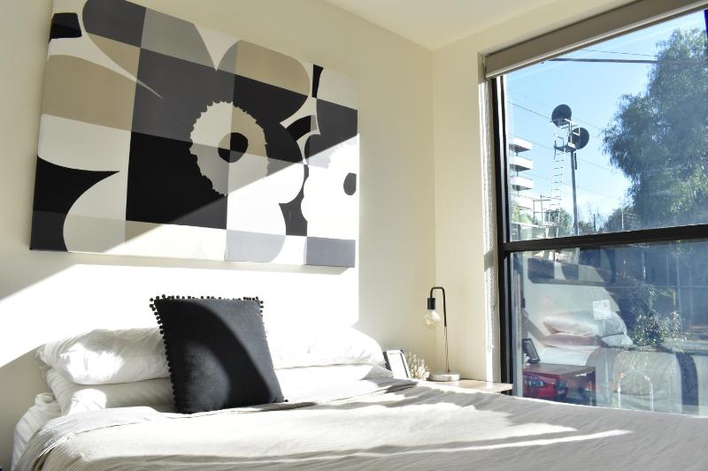 Charming 2 Bedroom Apartment In Richmond Close to MCG - image 13