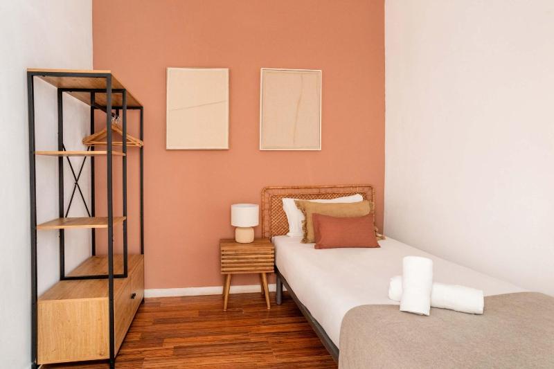 The Collection Barcelona - Comfortable and huge 5BD - 2BTH Rambla Catalunya - image 15