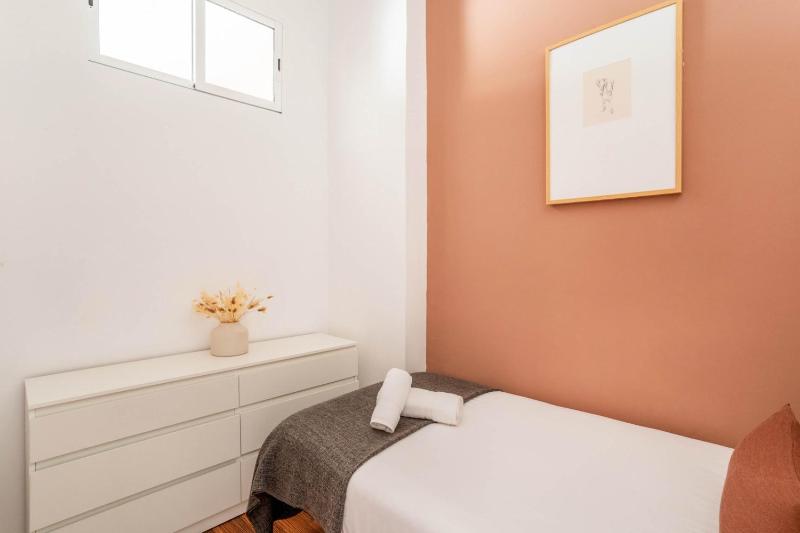 The Collection Barcelona - Comfortable and huge 5BD - 2BTH Rambla Catalunya - image 11