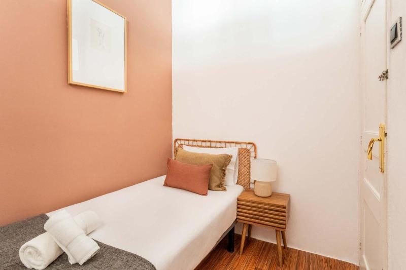 The Collection Barcelona - Comfortable and huge 5BD - 2BTH Rambla Catalunya - image 8