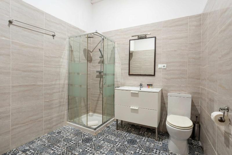 The Collection Barcelona - Comfortable and huge 5BD - 2BTH Rambla Catalunya - image 3