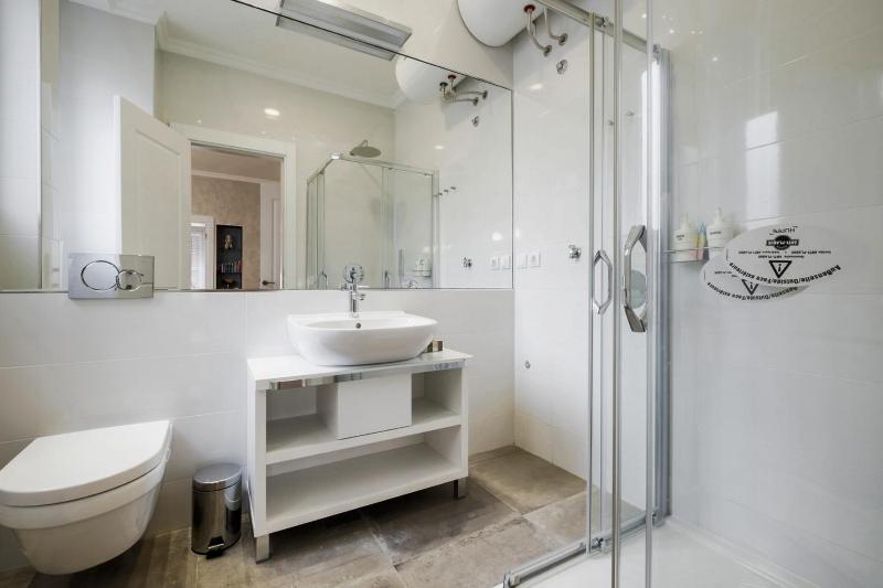 One-Bedroom Apartment image 1