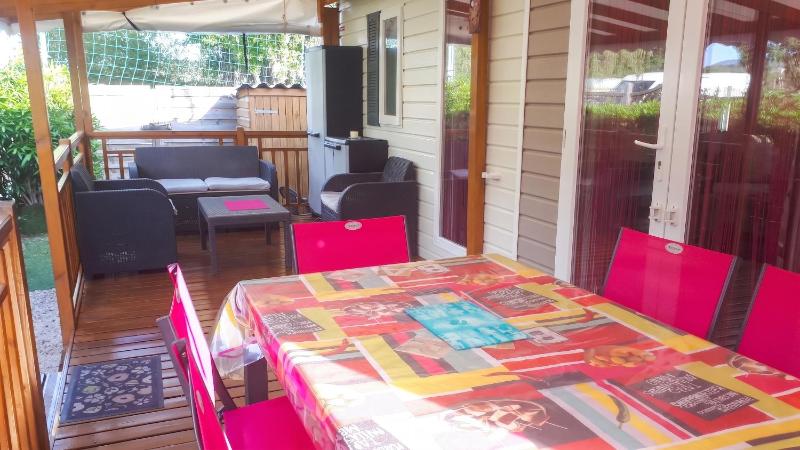 Bungalow Confortable à Fréjus avec Piscine Partagée - image 3