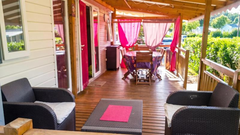 Bungalow Confortable à Fréjus avec Piscine Partagée - image 4
