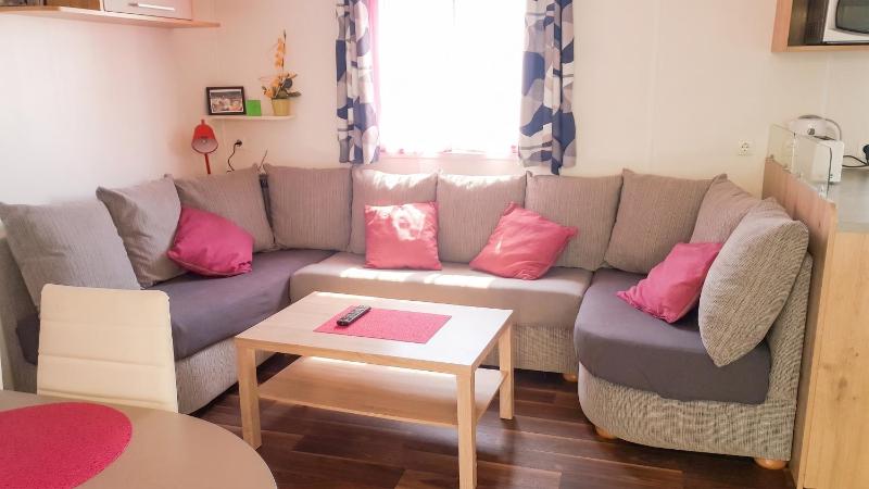 Bungalow Confortable à Fréjus avec Piscine Partagée - image 5