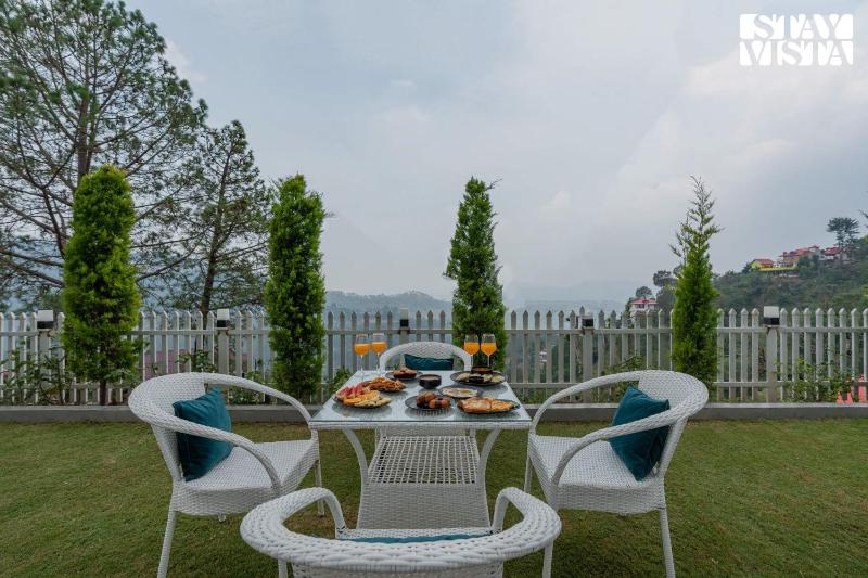 StayVista at Gazania Villa with Outdoor Pool Bonfire - image 37