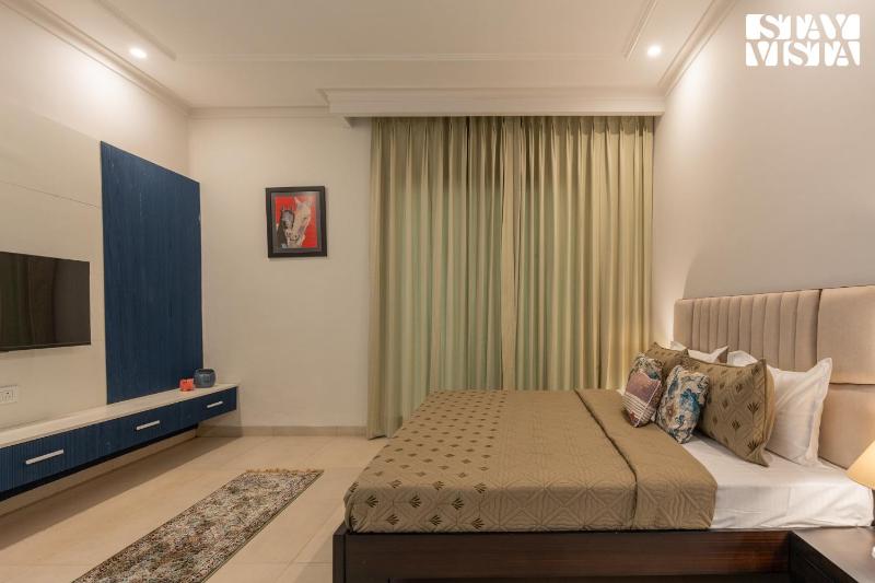 StayVista at Gazania Villa with Outdoor Pool Bonfire - image 18