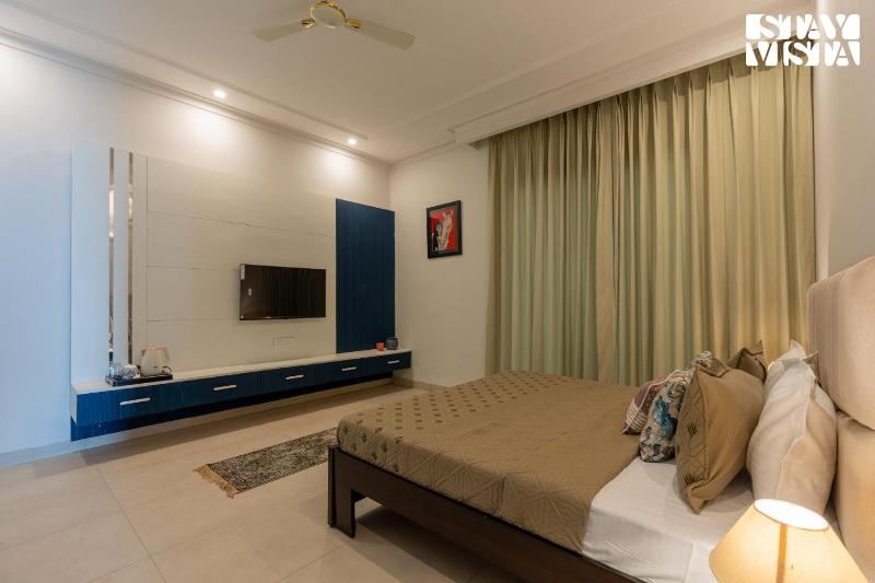 StayVista at Gazania Villa with Outdoor Pool Bonfire - image 34