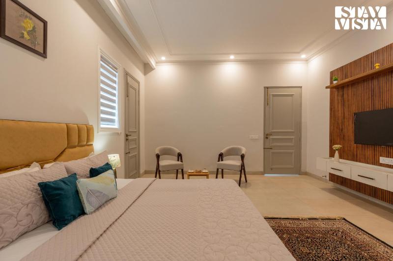 StayVista at Gazania Villa with Outdoor Pool Bonfire - image 43
