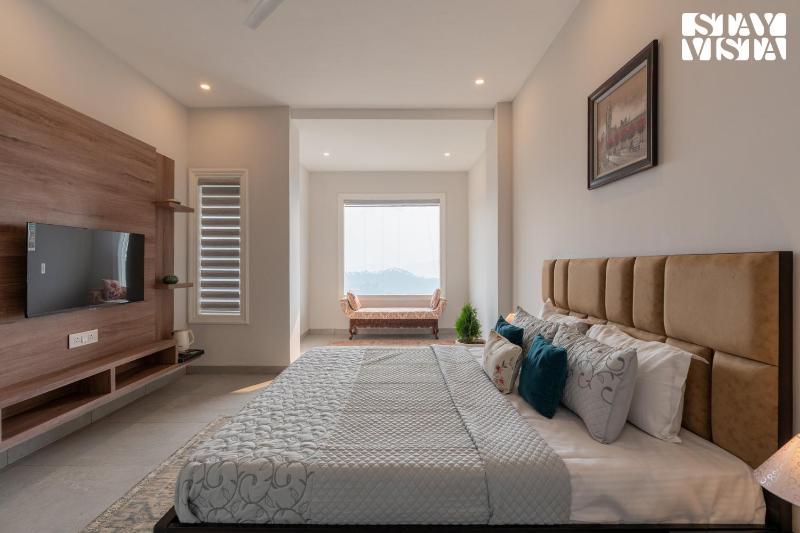 StayVista at Gazania Villa with Outdoor Pool Bonfire - image 39