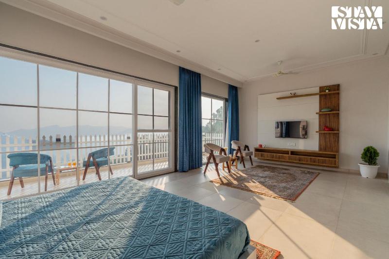 StayVista at Gazania Villa with Outdoor Pool Bonfire - image 32