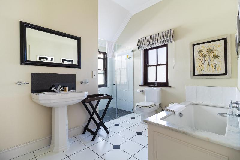 Winelands Golf Lodges 16 - image 10