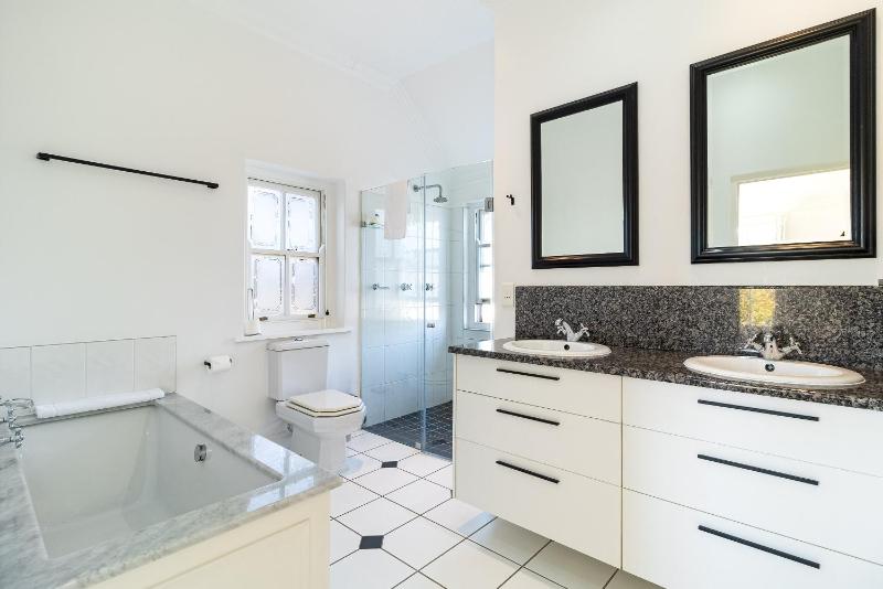 Winelands Golf Lodges 28 - image 14