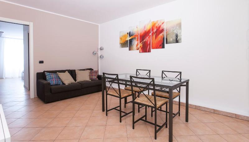 One-Bedroom Apartment image 4