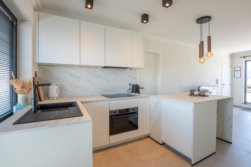 Cosy couples' retreat with 2 terraces - image 26