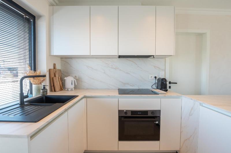 Cosy couples' retreat with 2 terraces - image 17