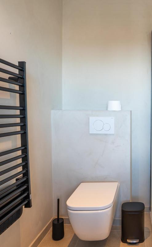 Cosy couples' retreat with 2 terraces - image 15