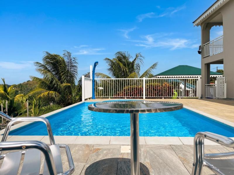 Appartement spacieux à Rivière-Salée avec piscine commune 80 m². - image 1