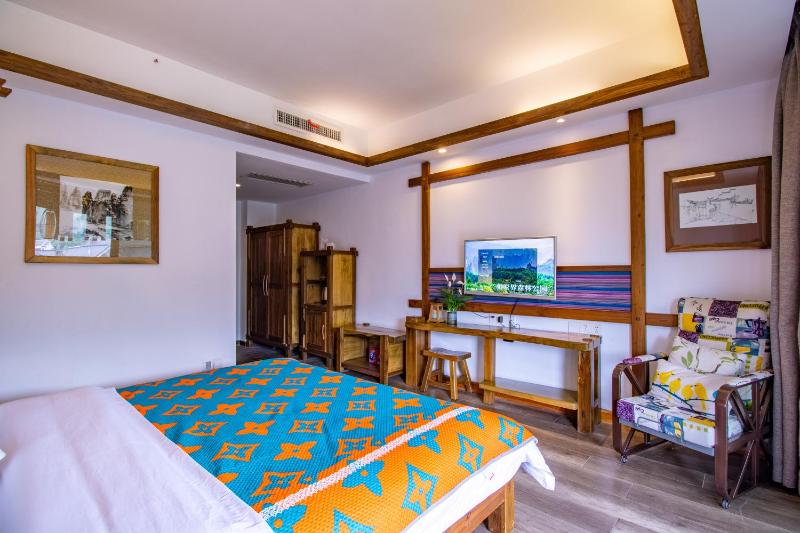 Zhangjiajie Courtyard Hotel-Chinese-Style HotelZen Tea Culture ExperienceYoga-Healing ClassAntique Beauty Free Breakfast Itineary Plan& Purchase Tickets Free luggage storageVegan Available - image 4