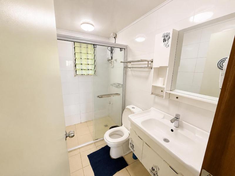 Two bedroom -King sized bedroom-Free parking - image 13