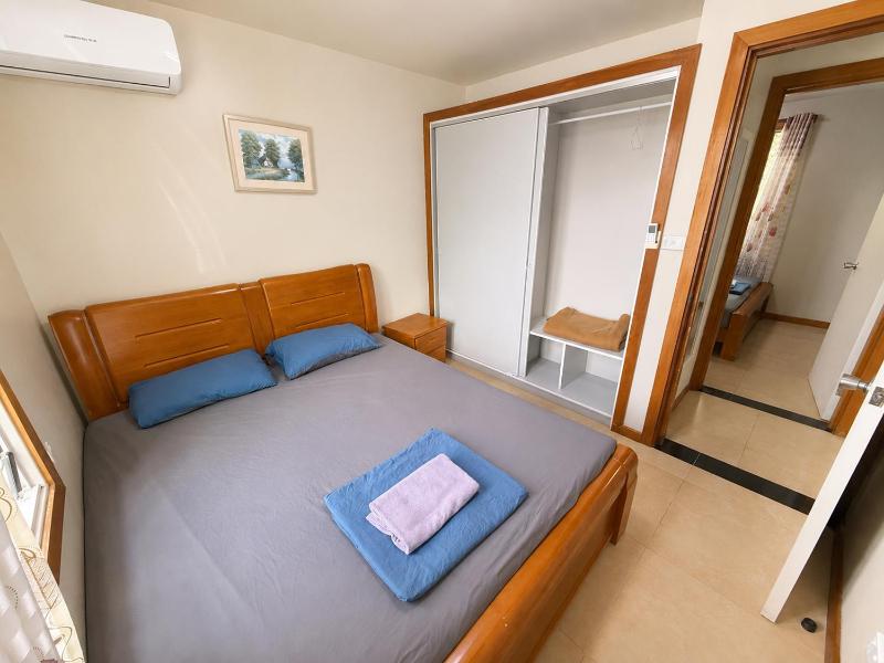 Two bedroom -King sized bedroom-Free parking - image 12