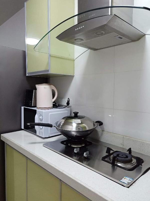 Two bedroom -King sized bedroom-Free parking - image 10