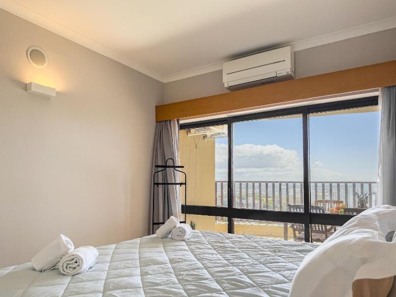 #357 Sea View Escape in Portimao w Pool - image 4